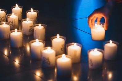 Prayer candles sebbi-strauch-jysHPxKPOWs-unsplash.jpg