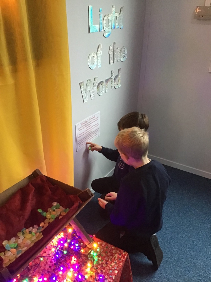 Children in Advent prayer space